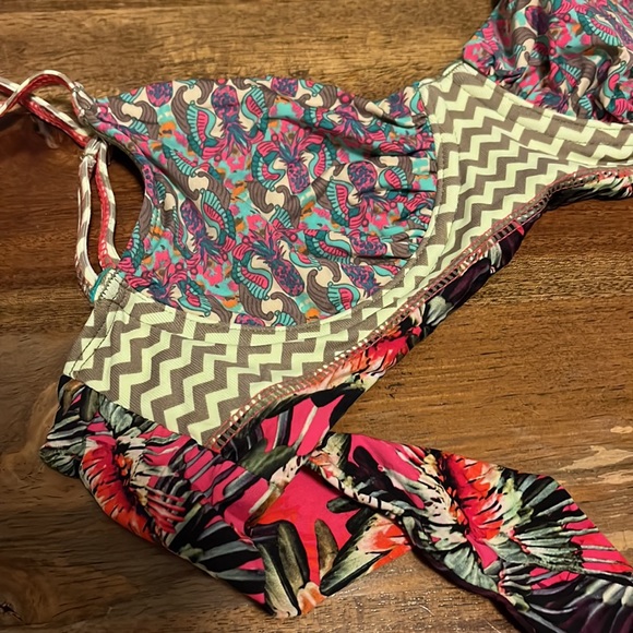 Duel sided M reversible bikini top - Picture 2 of 3